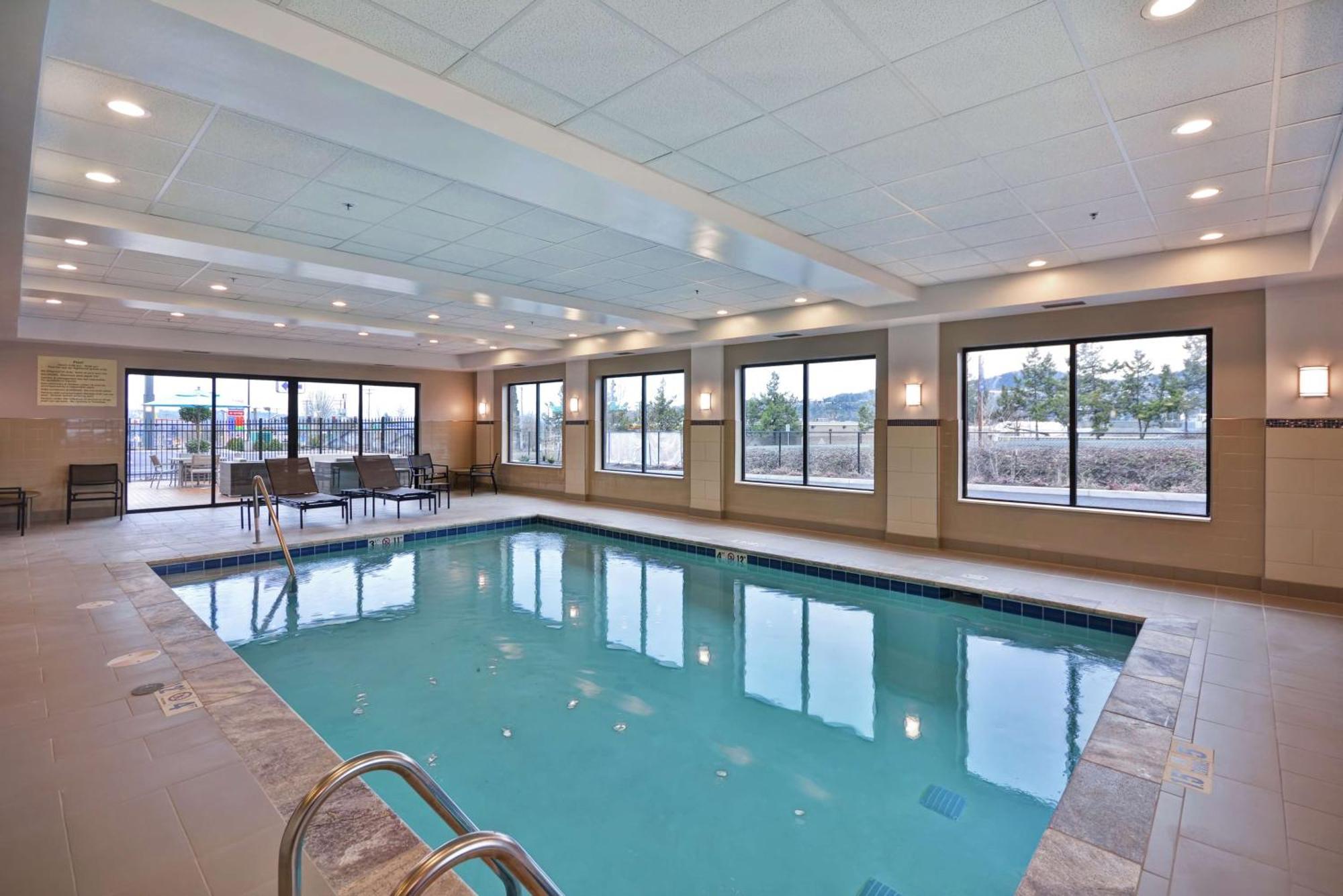 Hampton Inn & Suites Ґрантс-Пасс Екстер'єр фото